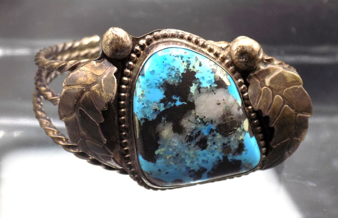 Great vintage Native American Navajo turquoise and sterling silver bracelet (1 of 5)
