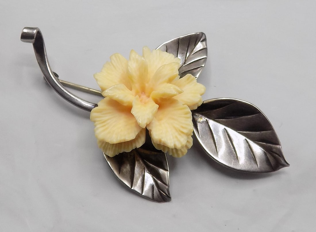 Vintage signed MING'S of Honolulu sterling silver broach (1 of 4)