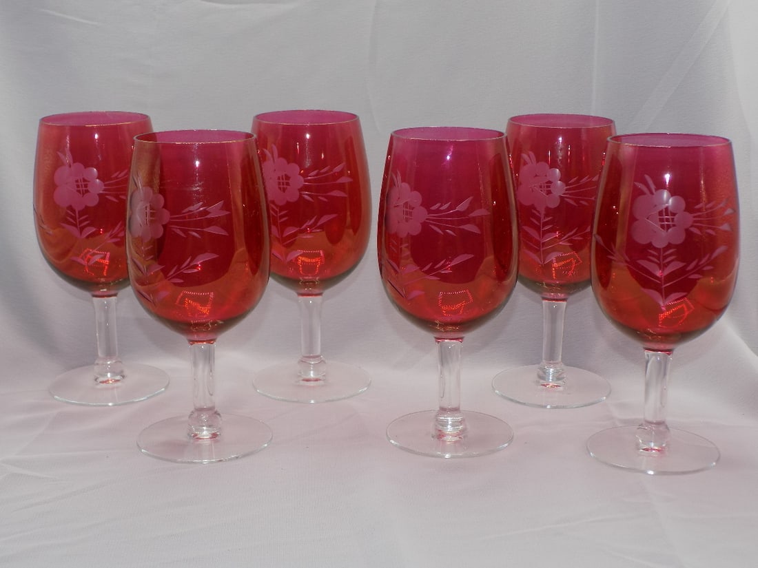 Lovely set of six vintage cranberry cut to clear decorated stemware wine glasses (1 of 7)