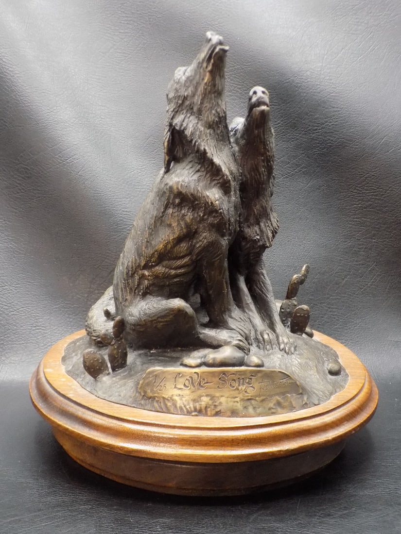 Vintage bronze with pair of wolves by Thomas Palmerton: Vintage bronze with pair of wolves by Thomas Palmerton. Love Song. Marked as shown in photo. One of twenty five. On rotating wood base. In very good original as found condition. Great quality and deta