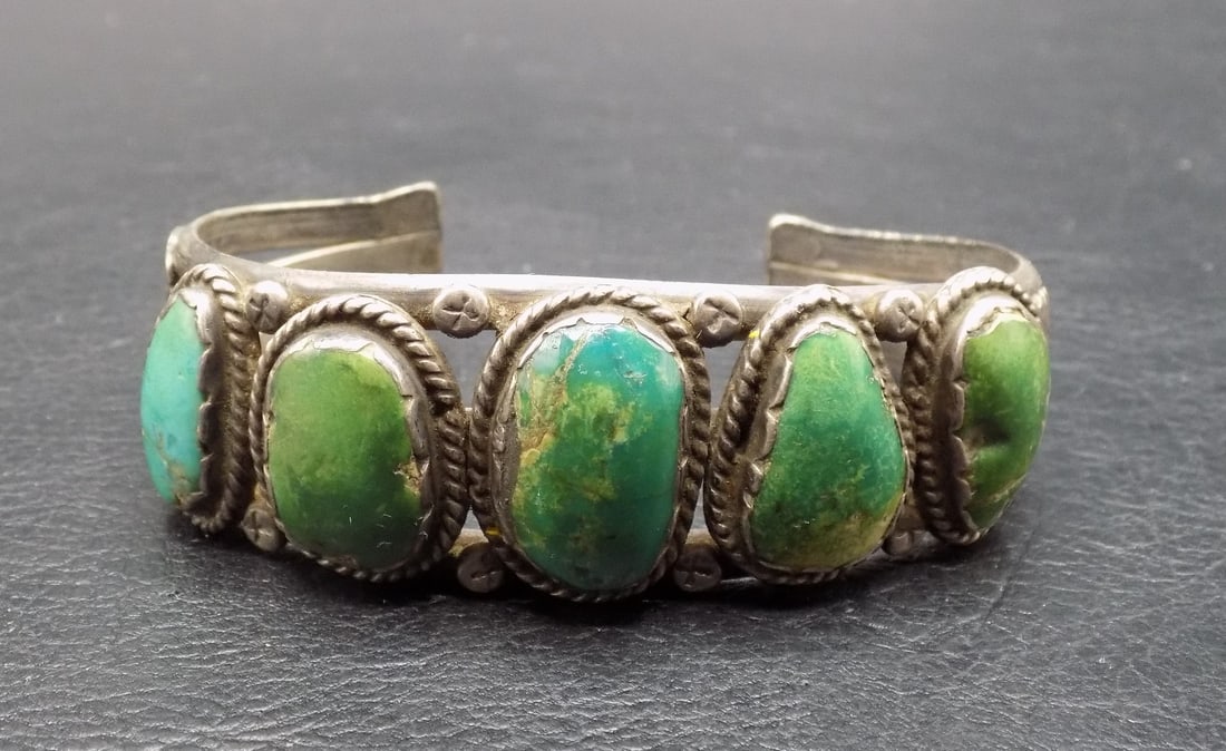 Vintage Native American Navajo green turquoise and sterling silver bracelet: Vintage Native American Navajo green turquoise and sterling silver bracelet. Stone measures 3/4 by 1/2 inches. 6 1/2 circumference. 53 grams total weight. In very good original as found condition. Gre