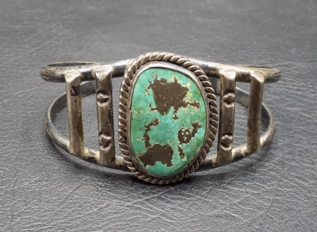 Vintage Native American Navajo turquoise and sterling silver bracelet (1 of 3)