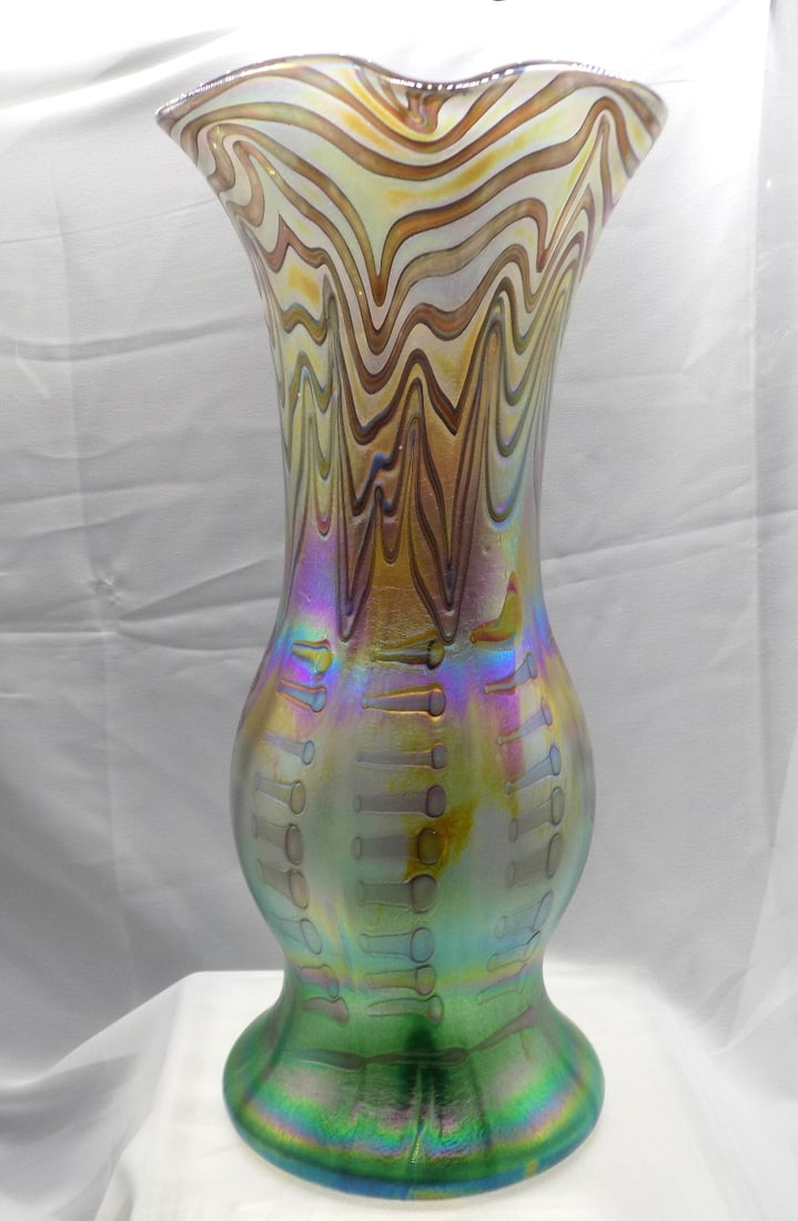 Beautiful vintage signed Muller internally decorated vase: Beautiful vintage signed Muller internally decorated vase. Signed on bottom as shown in photo. Internal decorated and beautiful iridescence. Beautiful colors. In very good original as found condition.