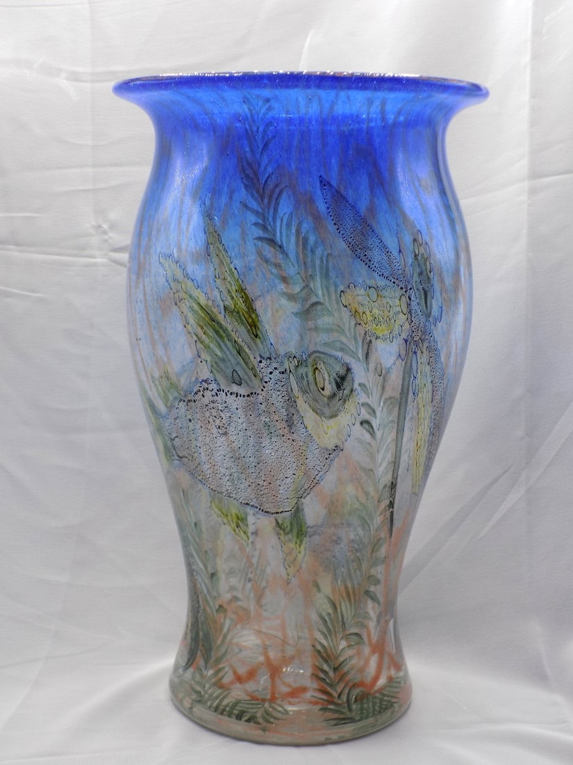 Beautiful Art Deco signed Johnotyth art glass vase with underwater scene (1 of 9)