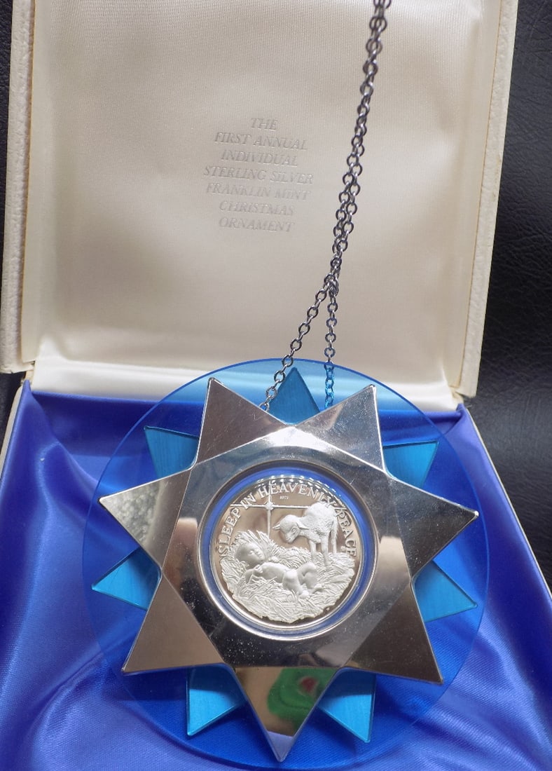 Beautiful 1971 Franklin Mint sterling silver Christmas ornament in original box (1 of 7)