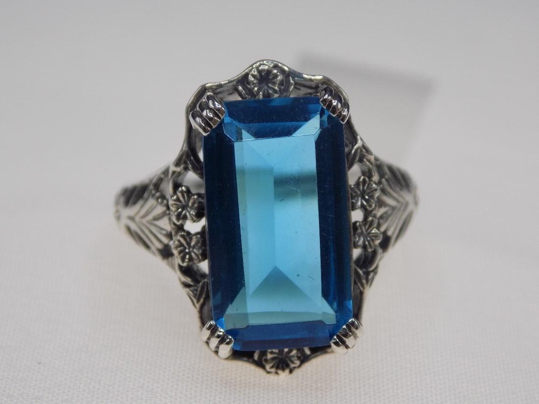 Beautiful 10 ct aquamarine sterling silver ring: Beautiful 10 ct aquamarine sterling silver ring. Lab created. Size 7 ½ . For in house shipping, please call Mike at Thriftiques 319-321-0613. Click the preferred shipping method for in house ship