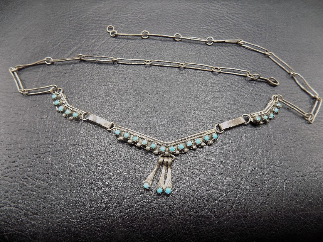 Vintage Native American Indian Zuni petit point turquoise and sterling silver necklace: Vintage Native American Indian Zuni petit point turquoise and sterling silver necklace. Circumference 18 inches. 14 grams total weight. In very good original as found condition. Great quality and deta