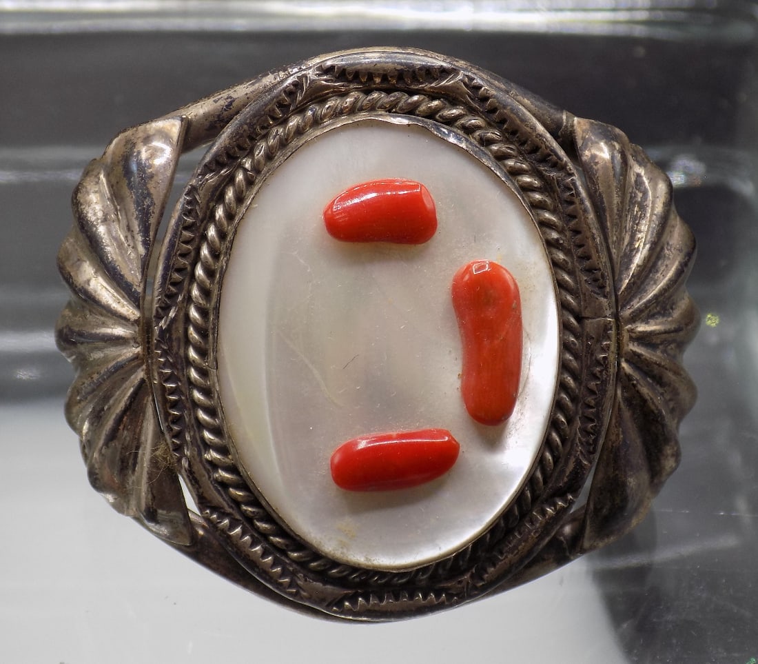 Vintage Native American Navajo mother of pearl, coral and sterling silver bracelet: Vintage Native American Navajo mother of pearl, coral and sterling silver bracelet. Stone measures 1 1/2 by 1 1/4 inches. 6 in circumference. 2.2 ounces. In very good original as found condition. Grea