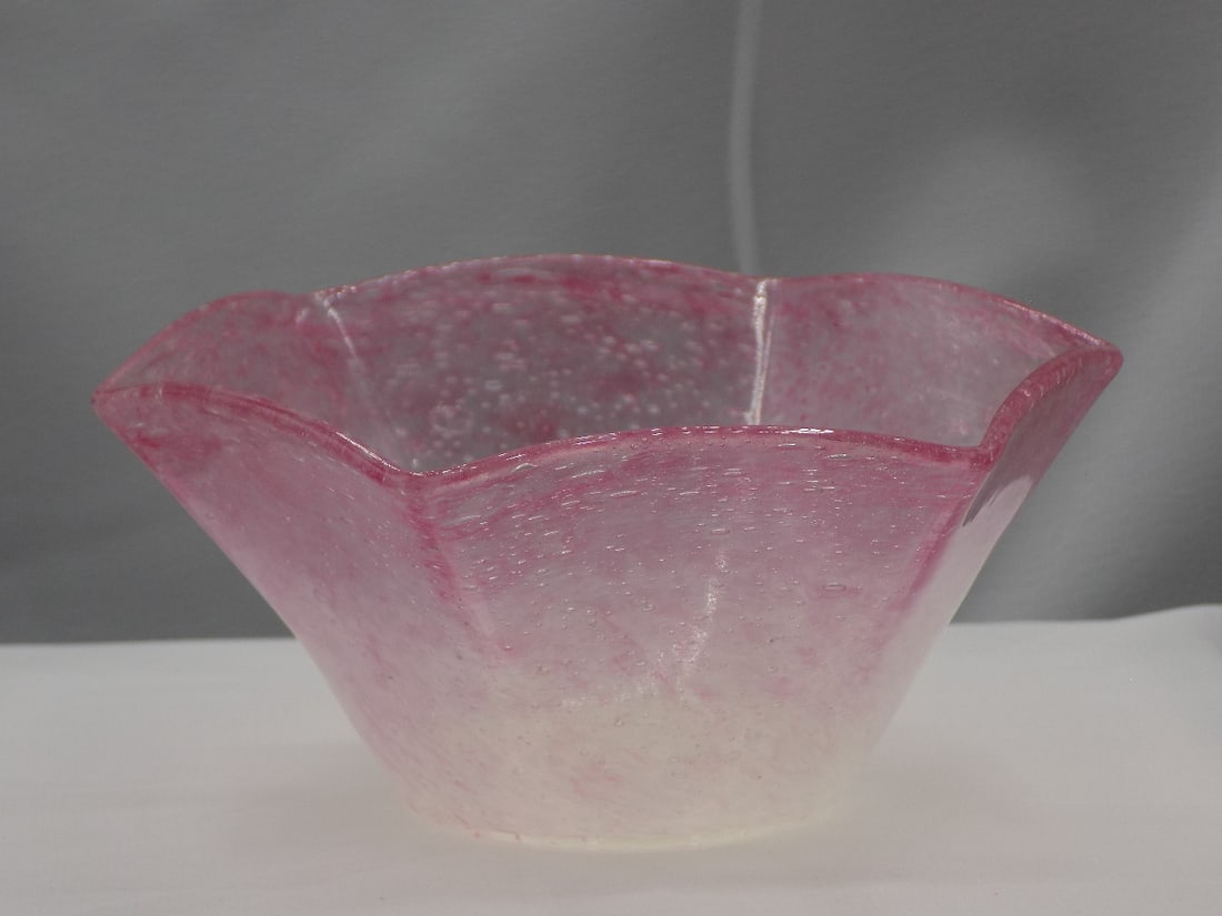 Antique Stueben rose Cluthra art glass finger bowl: Antique Stueben rose Cluthra art glass finger bowl. Frederick Carter era. No signature. Beautiful colors. In very good original as found condition. Great quality and detail. 2 ¼ tall x 5 wide. 8 
