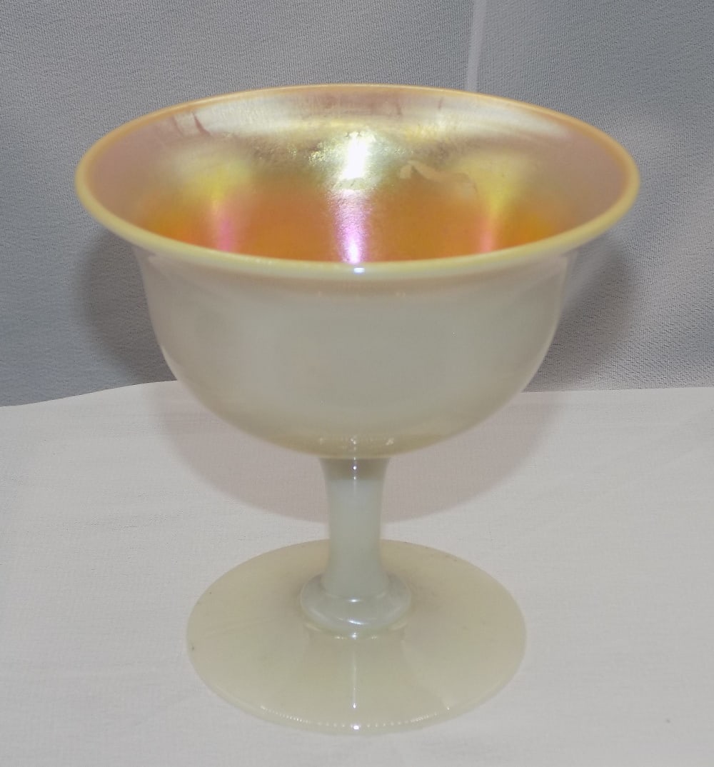 Antique Stueben aurene and calcite art glass sherbert: Antique Stueben aurene and calcite art glass sherbert. From Frederick Carter era. No signature. Beautiful colors. In very good original as found condition. Great quality and detail. 3 ¾ tall x 4 