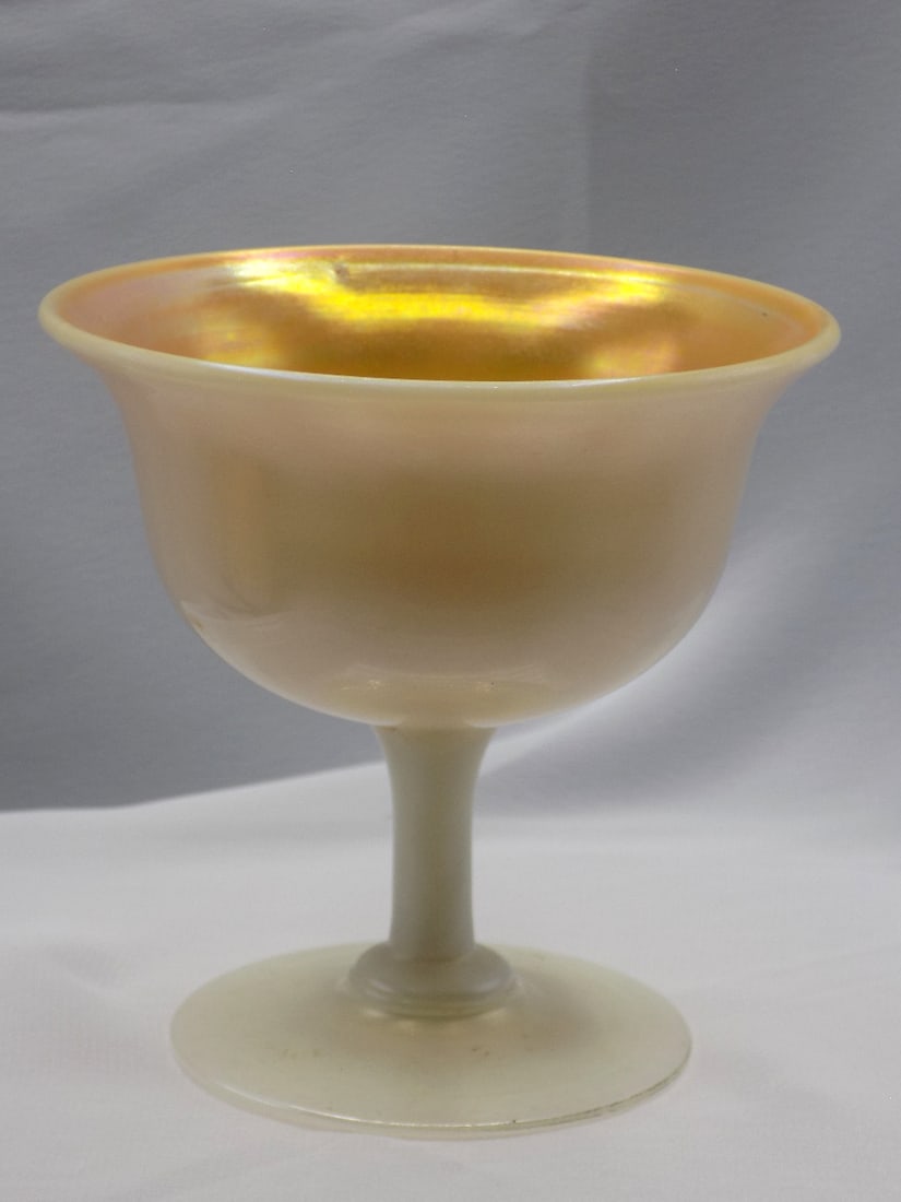 Antique Stueben aurene and calcite art glass sherbert: Antique Stueben aurene and calcite art glass sherbert. From Frederick Carter era. No signature. Beautiful colors. In very good original as found condition. Great quality and detail. 3 7/8 tall x 4 wid