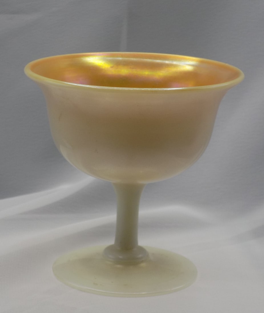 Antique Stueben aurene and calcite art glass sherbert: Antique Stueben aurene and calcite art glass sherbert. From Frederick Carter era. No signature. Beautiful colors. In very good original as found condition. Great quality and detail. 3 7/8 tall x 4 wid