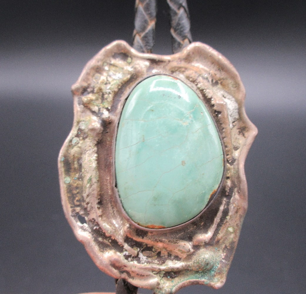 Vintage Native American Indian turquoise and sterling bolo tie: Vintage Native American Indian turquoise and sterling bolo tie. Measures 17 1/2 in long. And turquoise is 1 1/8 inches tall. 1.1 ounce total weight. In very good original as found condition. Great qua