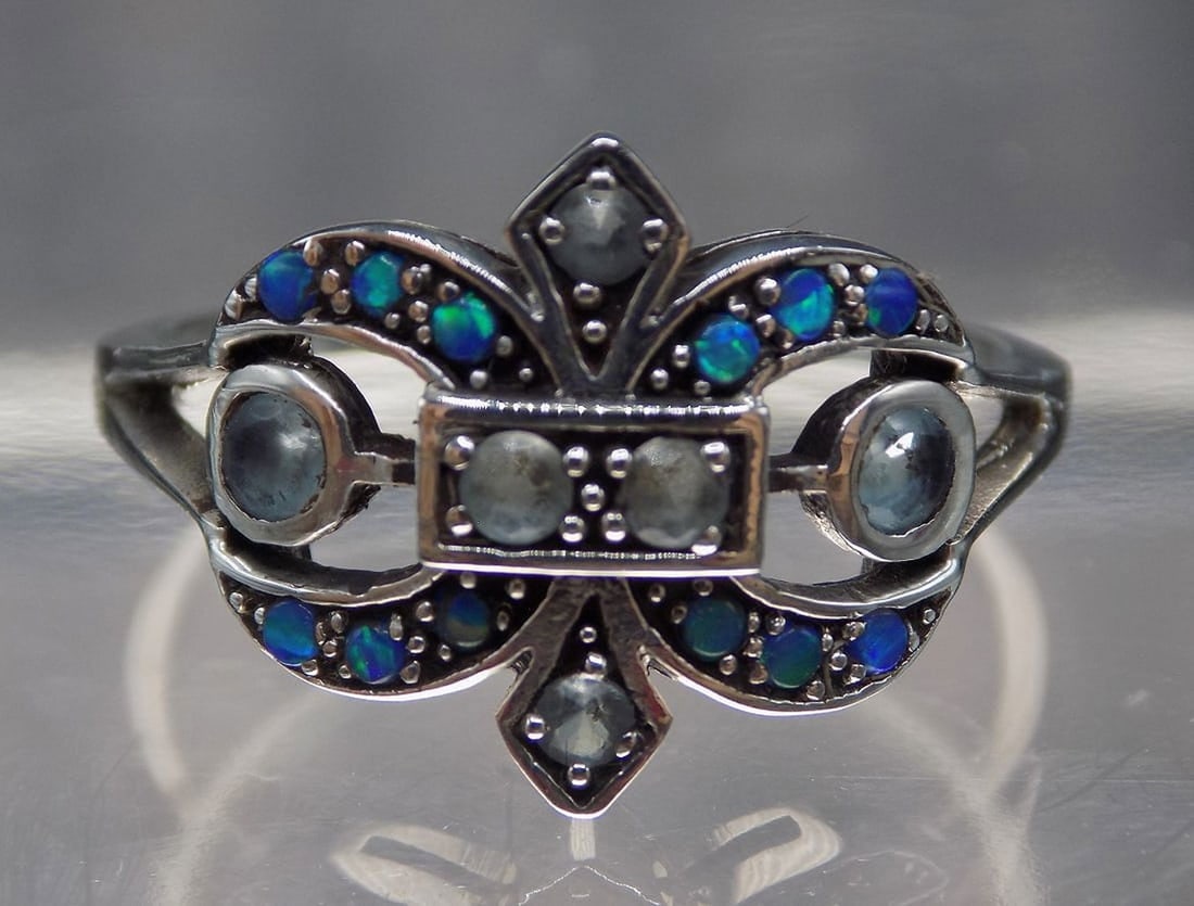 Beautiful inlaid aquamarine and topaz sterling silver ring: Beautiful inlaid aquamarine and topaz sterling silver ring. Lab created. Size 6. For in house shipping, please call Mike at Thriftiques 319-321-0613. Click the preferred shipping method for in house s