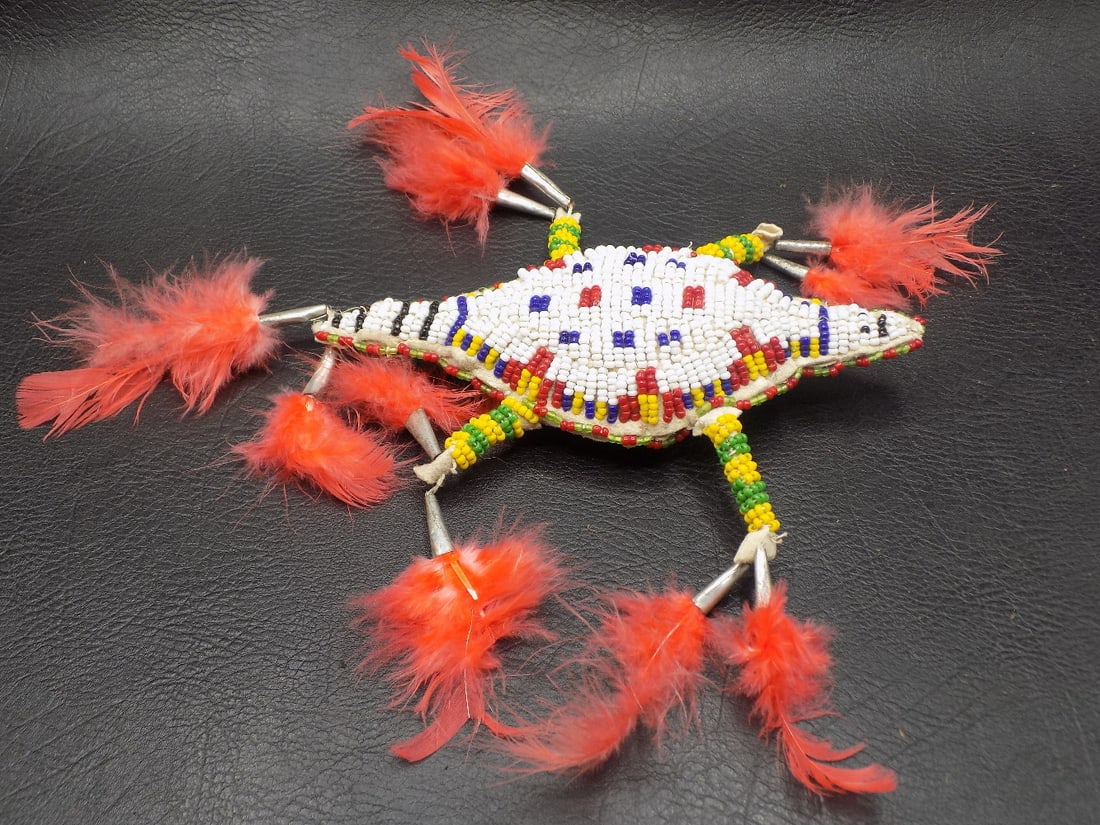 Great vintage Native American Indian beaded turtle amulet or fetish (1 of 7)