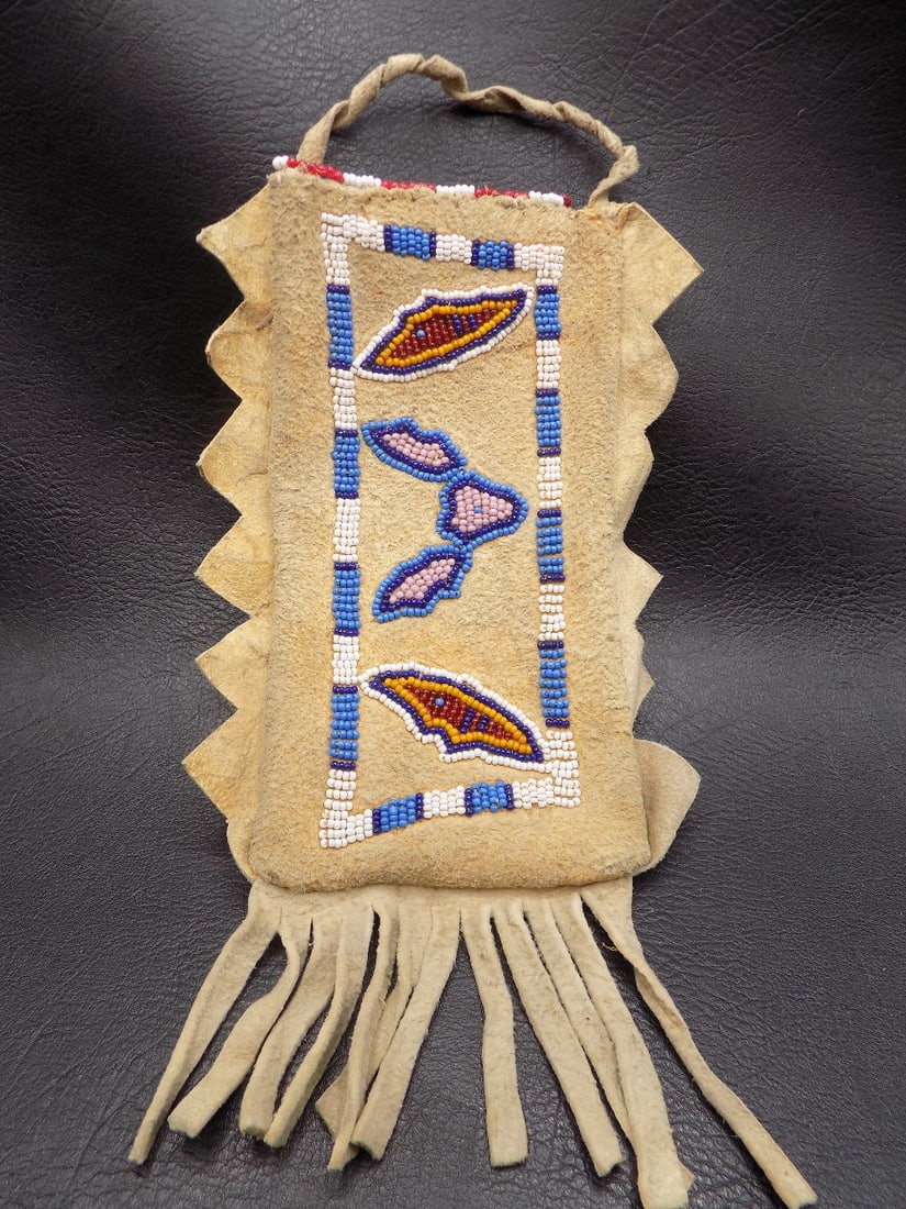 Vintage Native American Indian beaded leather medicine pouch (1 of 4)