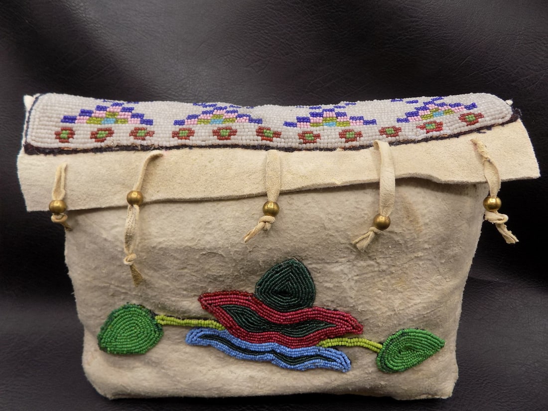Vintage Native American Indian Plains beaded possibles bag. (1 of 6)