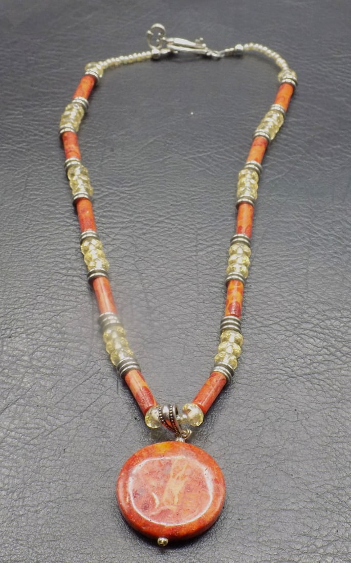 Vintage sponge red coral pendant necklace: Vintage sponge red coral pendant necklace. Beautiful colors. In very good original as found condition. Great quality and detail. 15 inches wide opened. Pendant is 1 inch. 2 ounces. For in house shippi