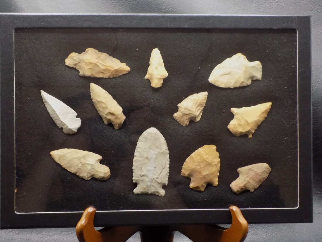 Antique Native American Indian arrowheads (1 of 5)