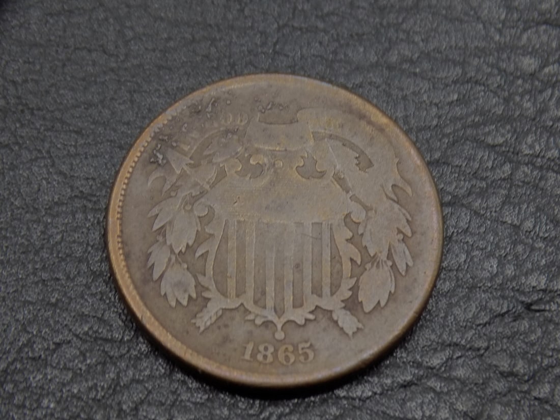 Civil war 1865 2 cent piece: Civil war 1865 2 cent piece. Please see photo. For in house shipping, please call Mike at Thriftiques 319-321-0613. Click the preferred shipping method for in house shipping