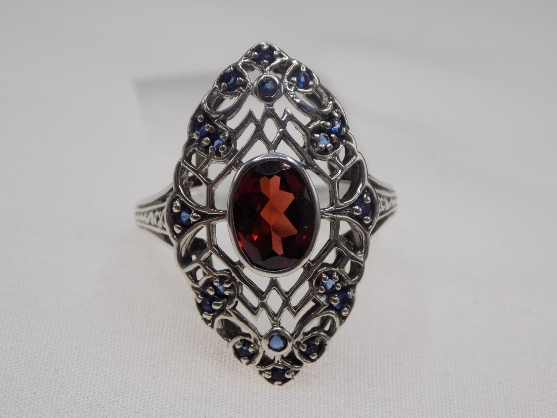 Beautiful 3 cwt fire garnet sterling silver ring (1 of 4)
