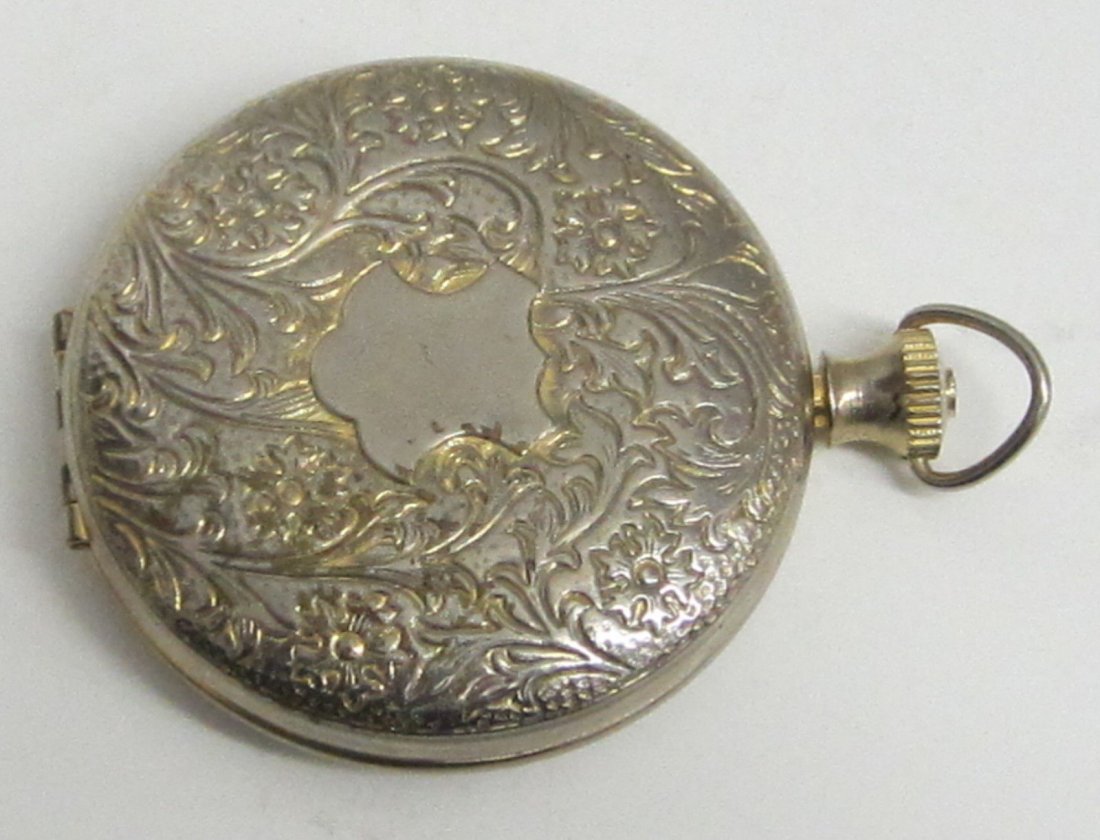 Vintage fancy Locket. In very good condition.: Vintage fancy Locket. In very good condition. Measures 1 3/4 inches across.
