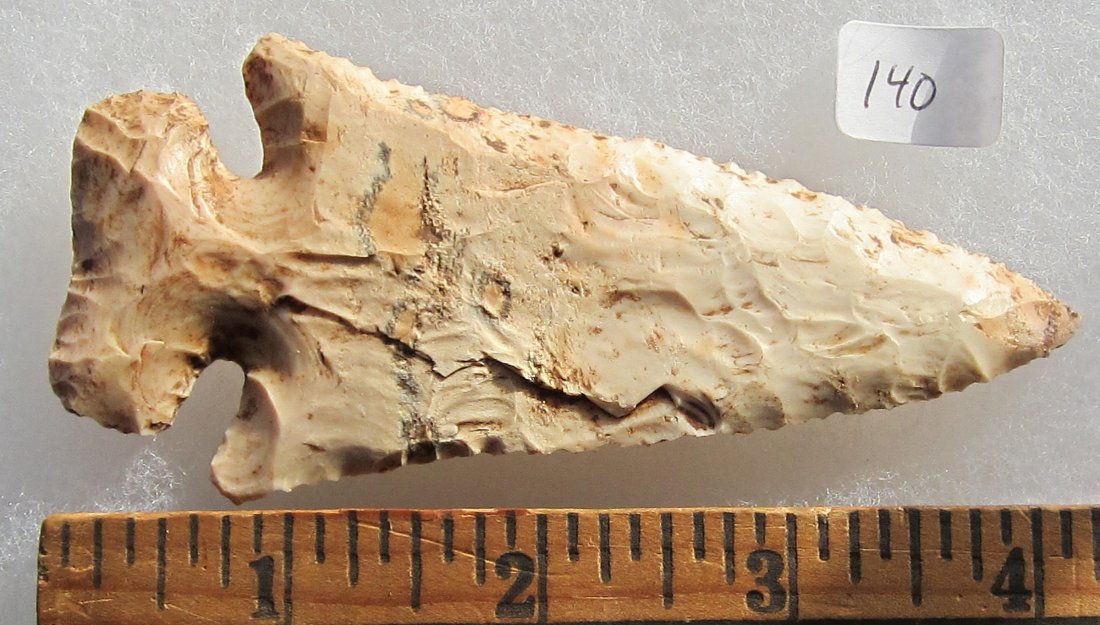 Great Stone 4 1/4 inch Arrow Head or Spear Head. In: Great Stone 4 1/4 inch Arrow Head or Spear Head. In good condition