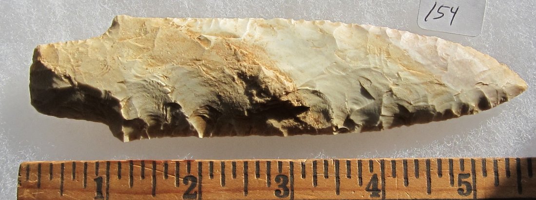 Great Stone 5 3/8 inch Arrow Head or Spear Head. In: Great Stone 5 3/8 inch Arrow Head or Spear Head. In good condition
