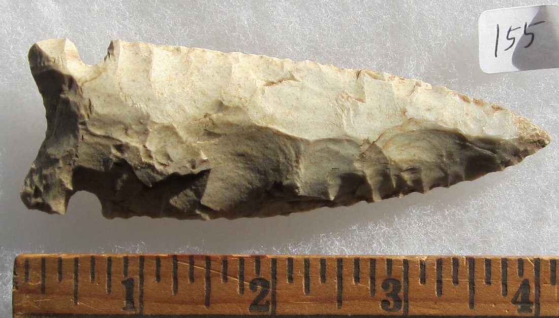 Great Stone 4 1/8 inch Arrow Head or Spear Head. In: Great Stone 4 1/8 inch Arrow Head or Spear Head. In good condition