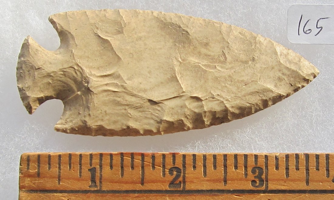 Great Stone 3 3/4 inch Arrow Head or Spear Head. In: Great Stone 3 3/4 inch Arrow Head or Spear Head. In good condition