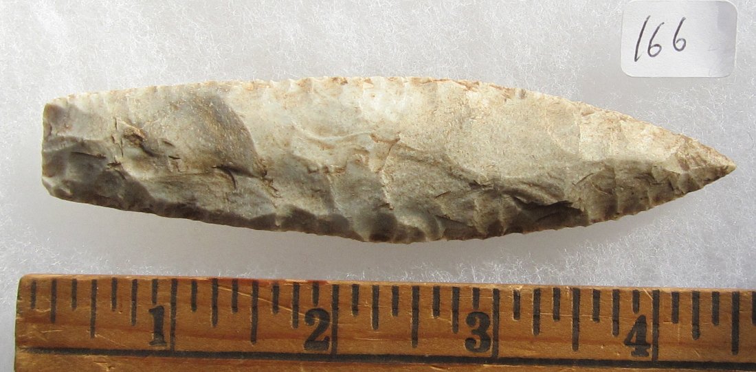 Great Stone 4 1/2 inch Arrow Head or Spear Head. In: Great Stone 4 1/2 inch Arrow Head or Spear Head. In good condition