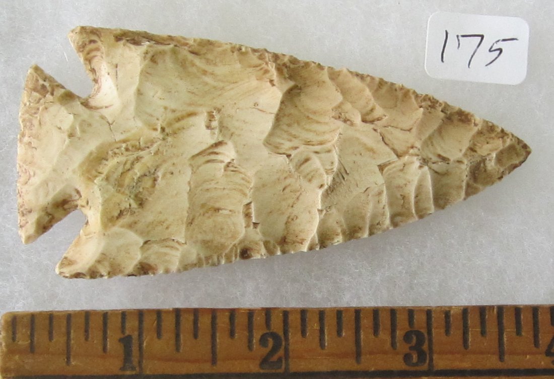 Great Stone 3 3/4 inch Arrow Head or Spear Head. In: Great Stone 3 3/4 inch Arrow Head or Spear Head. In good condition as shown in photos. They are all sold with no provenance as I do not know what to call them, you will be the expert