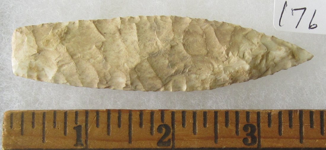 Great Stone 3 3/8 inch Arrow Head or Spear Head. In: Great Stone 3 3/8 inch Arrow Head or Spear Head. In good condition as shown in photos. They are all sold with no provenance as I do not know what to call them, you will be the expert