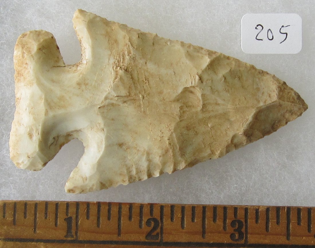 Great Stone 3 5/8 inch Arrow Head or Spear Head. In: Great Stone 3 5/8 inch Arrow Head or Spear Head. . In good condition as shown in photos. They are all sold with no provenance as I do not know what to call them, you will be the expert