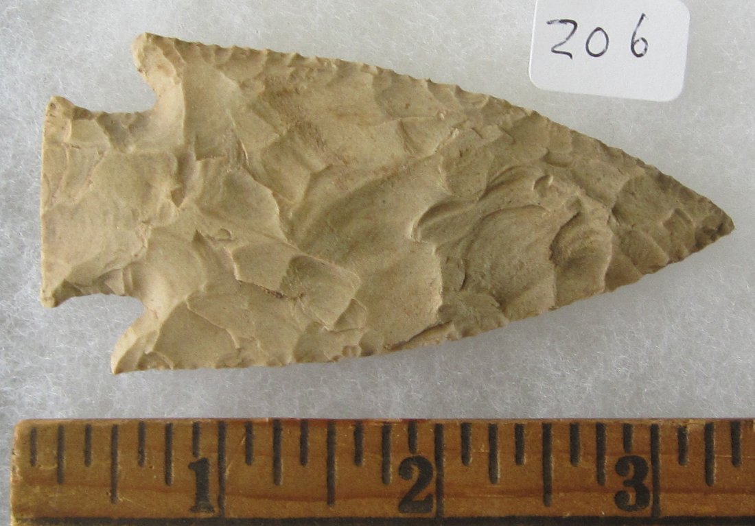 Great Stone 3 3/4 inch Arrow Head or Spear Head. In: Great Stone 3 3/4 inch Arrow Head or Spear Head. . In good condition as shown in photos. They are all sold with no provenance as I do not know what to call them, you will be the expert