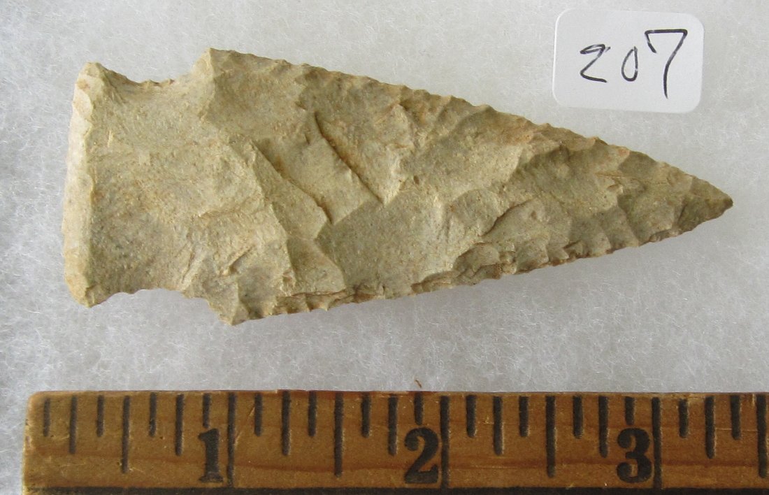 Great Stone 3 1/4 inch Arrow Head or Spear Head. In: Great Stone 3 1/4 inch Arrow Head or Spear Head. . In good condition as shown in photos. They are all sold with no provenance as I do not know what to call them, you will be the expert