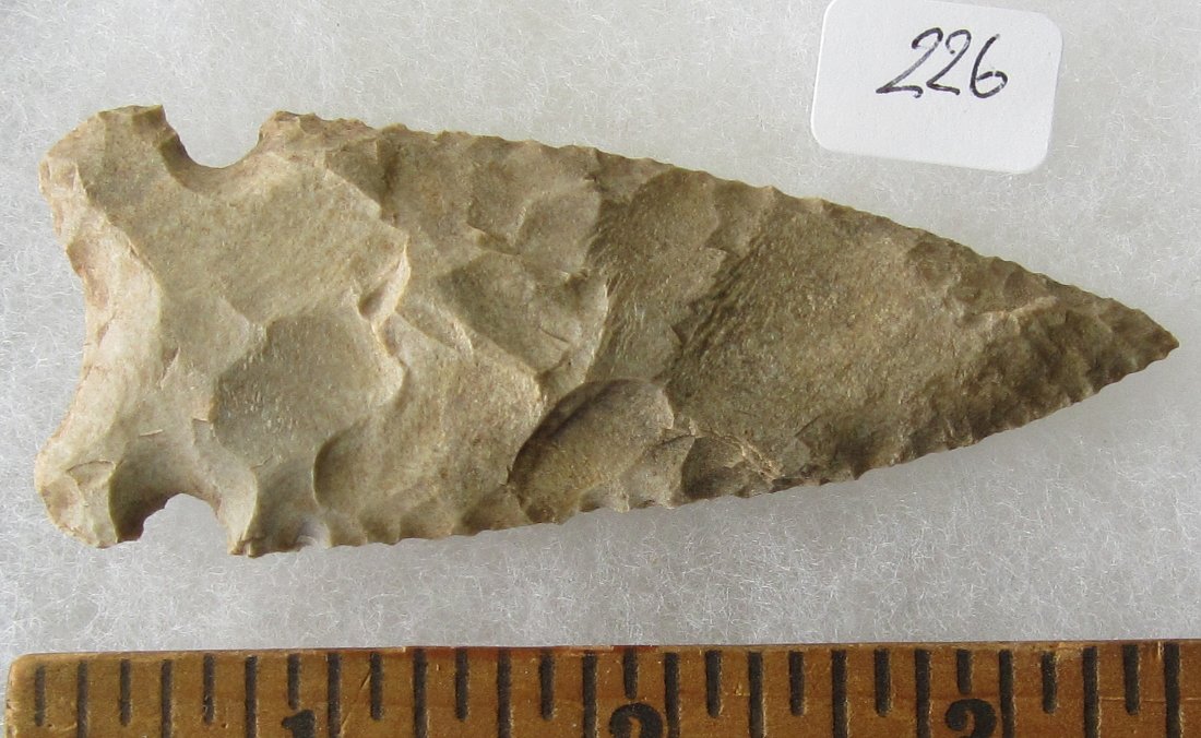 Great Stone 3 1/2 inch Arrow Head or Spear Head. In: Great Stone 3 1/2 inch Arrow Head or Spear Head. . In good condition as shown in photos. They are all sold with no provenance as I do not know what to call them, you will be the expert