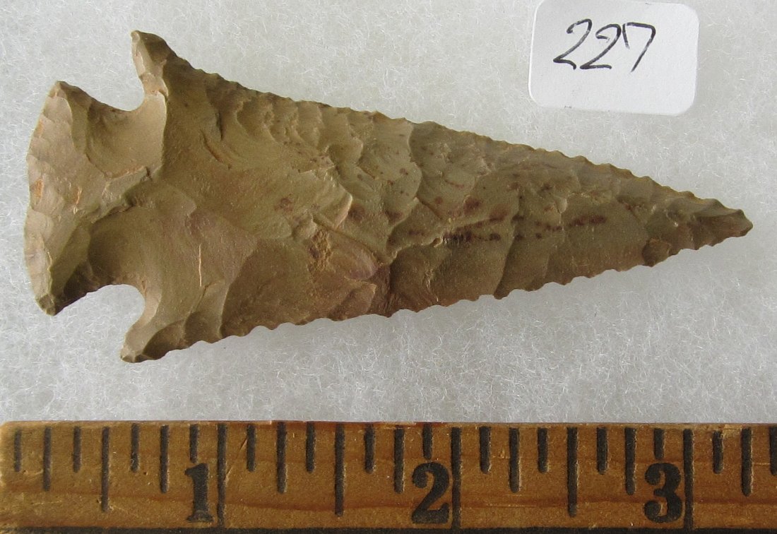 Great Stone 3 1/4 inch Arrow Head or Spear Head. In: Great Stone 3 1/4 inch Arrow Head or Spear Head. . In good condition as shown in photos. They are all sold with no provenance as I do not know what to call them, you will be the expert