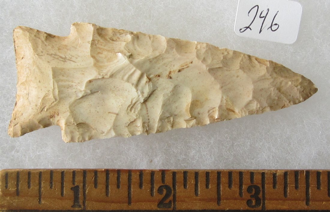 Great Stone 3 1/2 inch Arrow Head or Spear Head. In: Great Stone 3 1/2 inch Arrow Head or Spear Head. . In good condition as shown in photos. They are all sold with no provenance as I do not know what to call them, you will be the expert