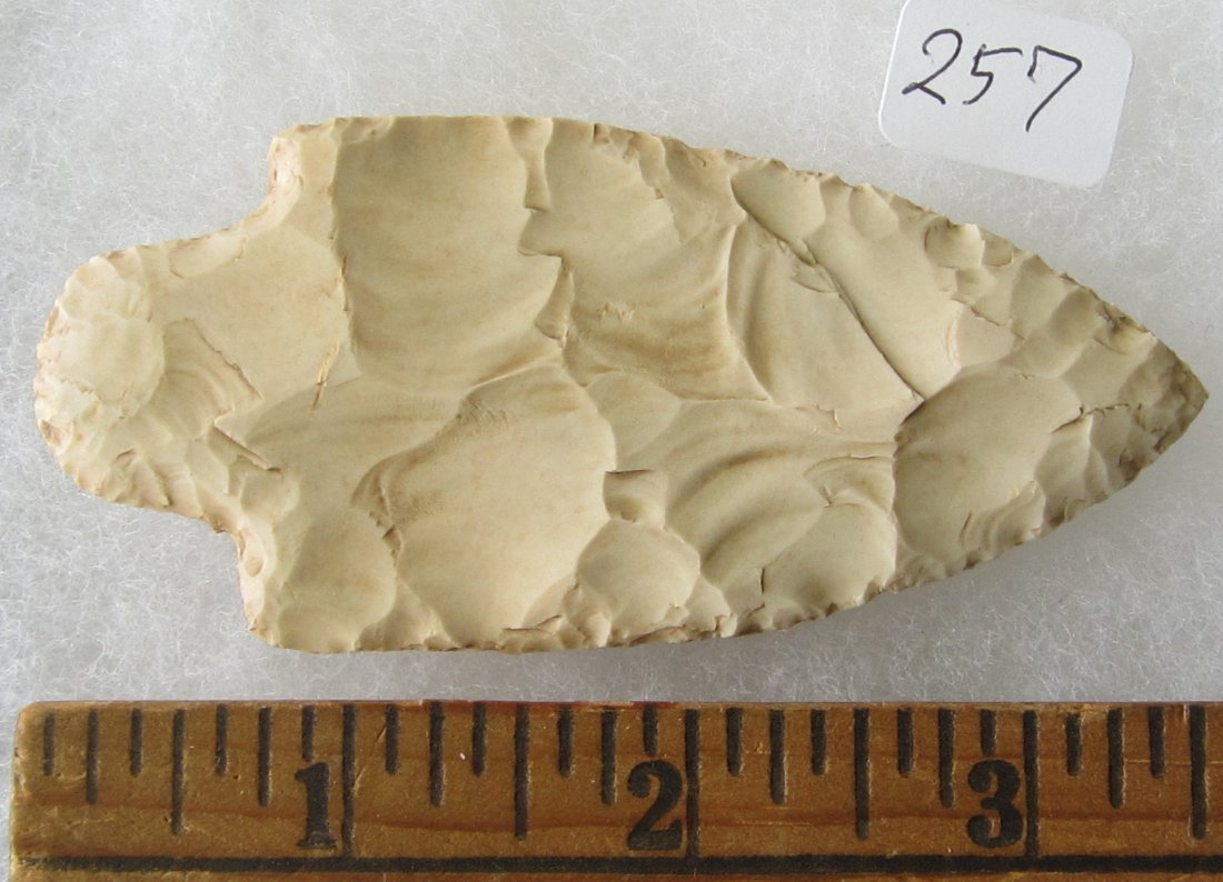 Great Stone 3 1/2 inch Arrow Head or Spear Head. In: Great Stone 3 1/2 inch Arrow Head or Spear Head. . In good condition as shown in photos. They are all sold with no provenance as I do not know what to call them, you will be the expert