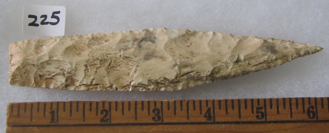 Great Stone 6 1/4 inch Arrow Head or Spear Head. In: Great Stone 6 1/4 inch Arrow Head or Spear Head. . In good condition as shown in photos. They are all sold with no provenance as I do not know what to call them, you will be the expert