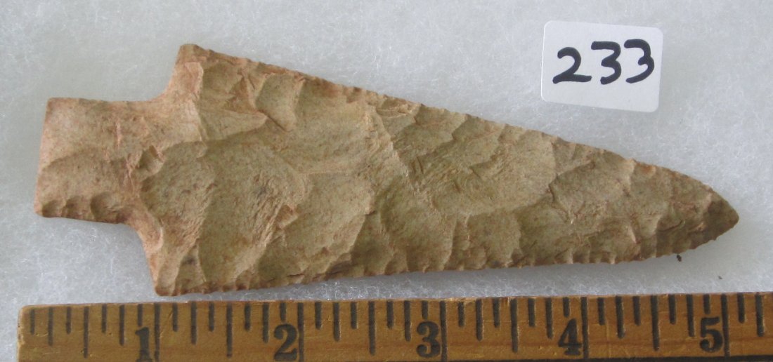 Great Stone 5 1/8 inch Arrow Head or Spear Head. In: Great Stone 5 1/8 inch Arrow Head or Spear Head. . In good condition as shown in photos. They are all sold with no provenance as I do not know what to call them, you will be the expert