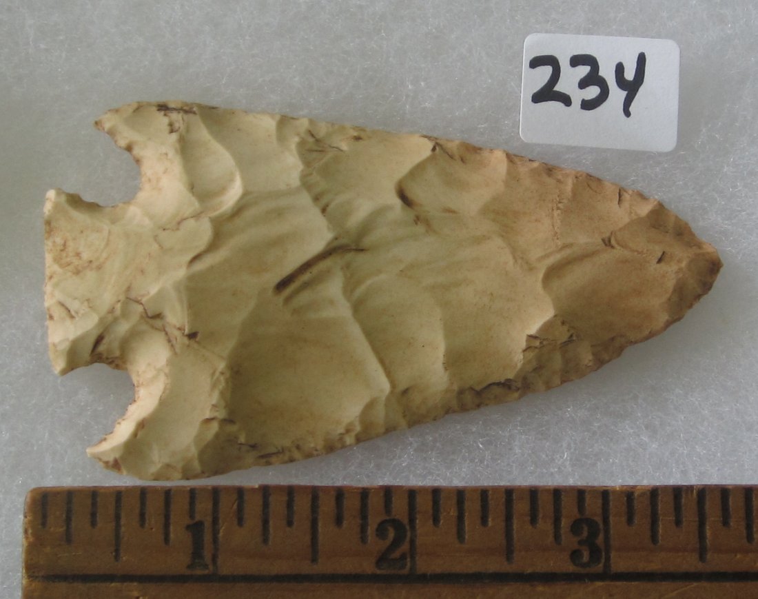 Great Stone 3 5/8 inch Arrow Head or Spear Head. In: Great Stone 3 5/8 inch Arrow Head or Spear Head. . In good condition as shown in photos. They are all sold with no provenance as I do not know what to call them, you will be the expert