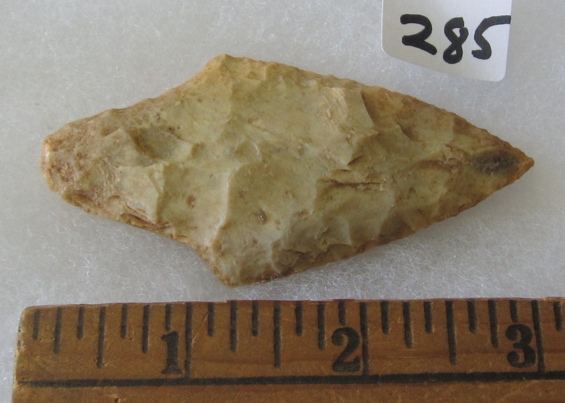Great Stone 3 1/8 inch Arrow Head or Spear Head. In: Great Stone 3 1/8 inch Arrow Head or Spear Head. . In good condition as shown in photos. They are all sold with no provenance as I do not know what to call them, you will be the expert