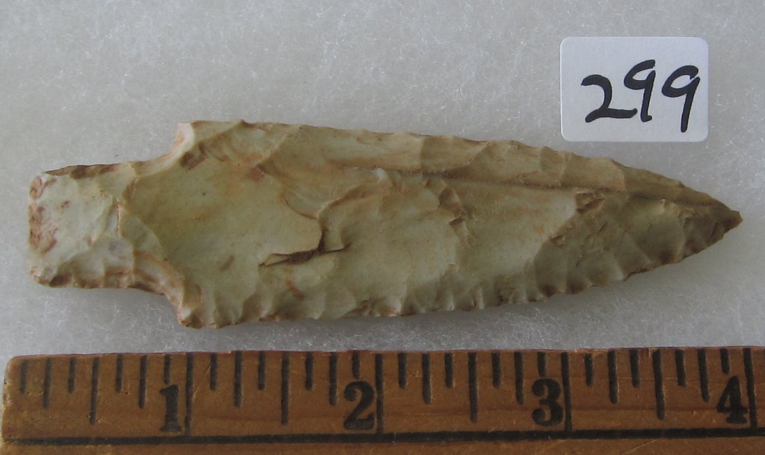 Great Stone 4 1/8 inch Arrow Head or Spear Head. In: Great Stone 4 1/8 inch Arrow Head or Spear Head. . In good condition as shown in photos. They are all sold with no provenance as I do not know what to call them, you will be the expert