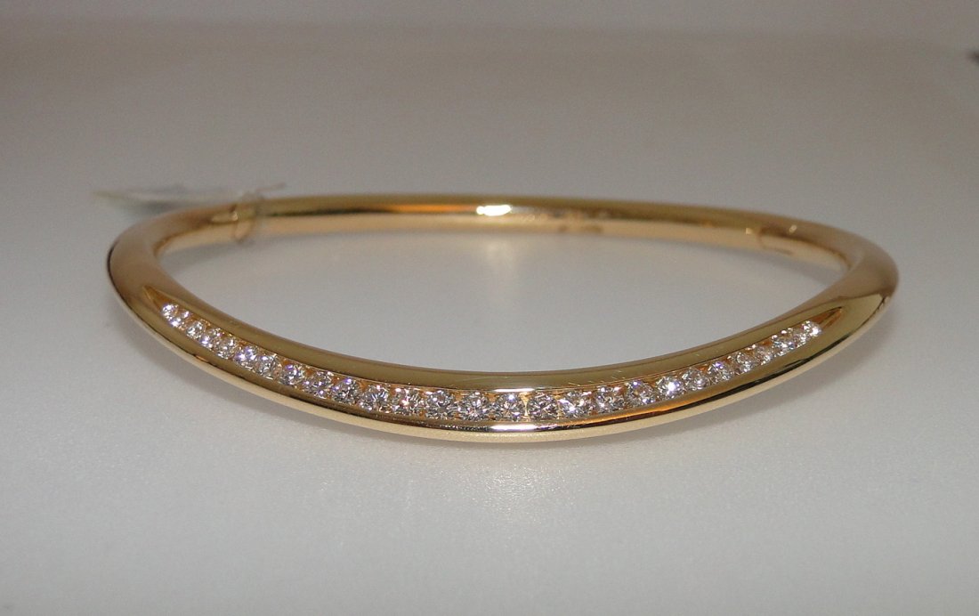 14K Pascal La Croix Diamond Bangle Bracelet.: Pascal LaCroix is famous worldwide for his award winning designs and his signature luxury hinged bracelets. This item is a 14K Pascal LaCroix curved form bracelet with 27=1.10ct diamonds, F/VS1. The i