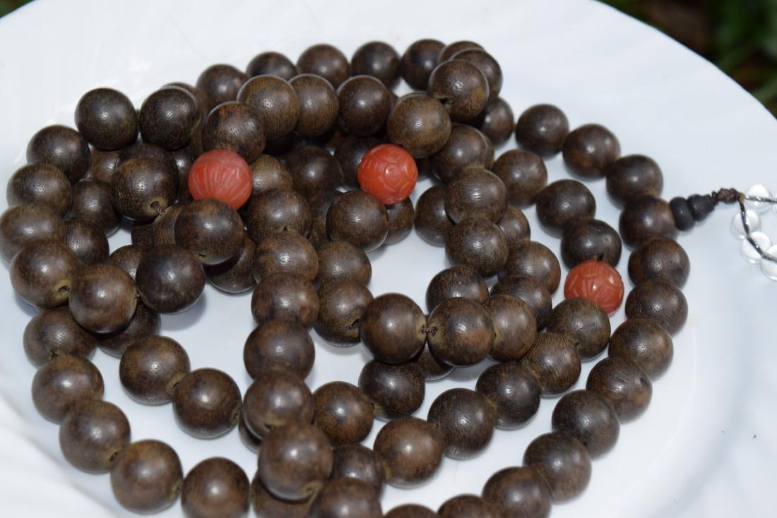 108 Nanhong Chenxiang  Buddha Prayer Bead (1 of 3)