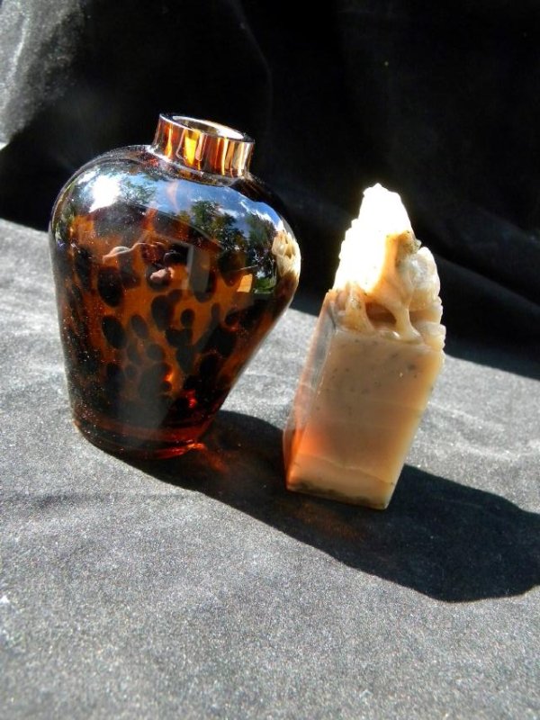 Pair of Chop Seal and Vase: Pair of Chop Seal and Vase, H: 2"