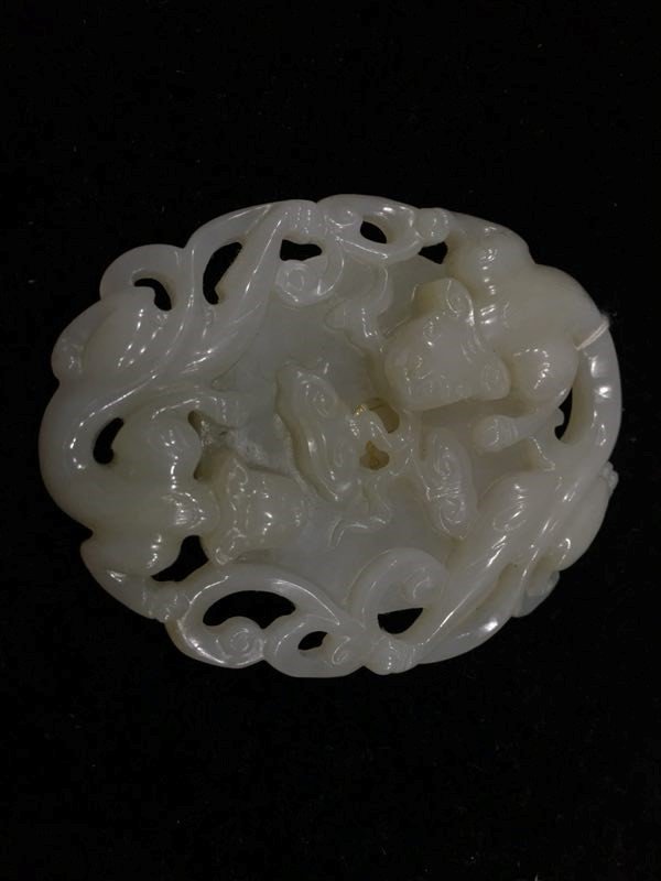 A DOUBLE CHI DRAGON WHITE JADE PENDANT (1 of 2)