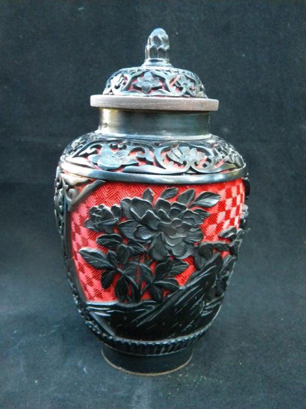 A CARVED CINNABAR LACQUER VASE (1 of 5)